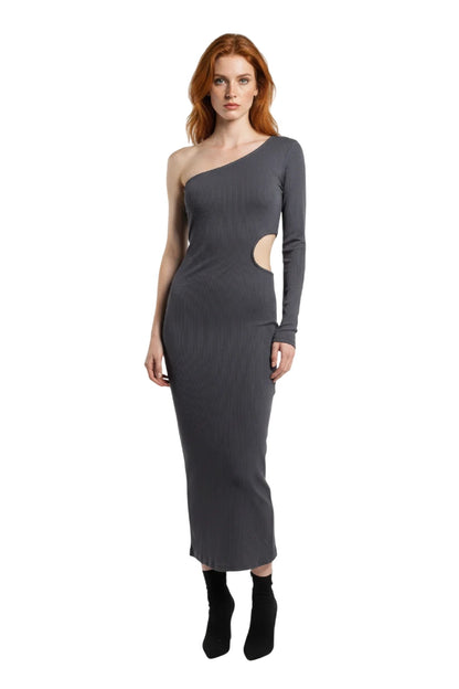 Langes Kleid mit einer Schulter
