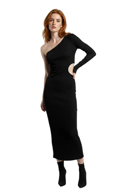 Langes Kleid mit einer Schulter