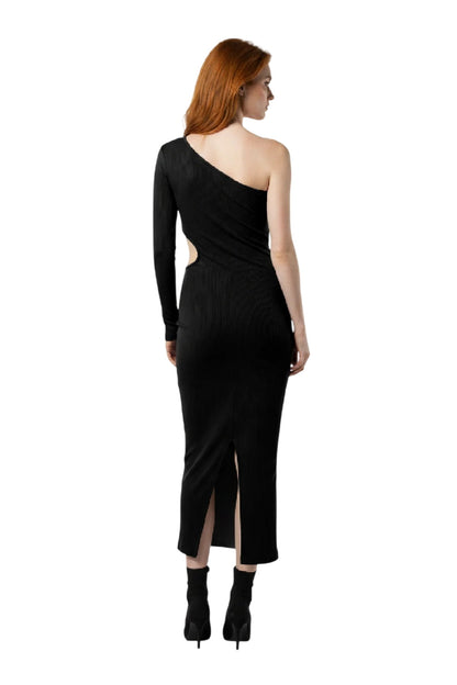 Langes Kleid mit einer Schulter