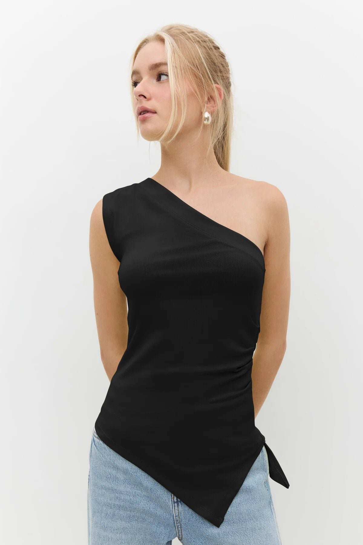 Ärmellose Bluse mit einer Schulter