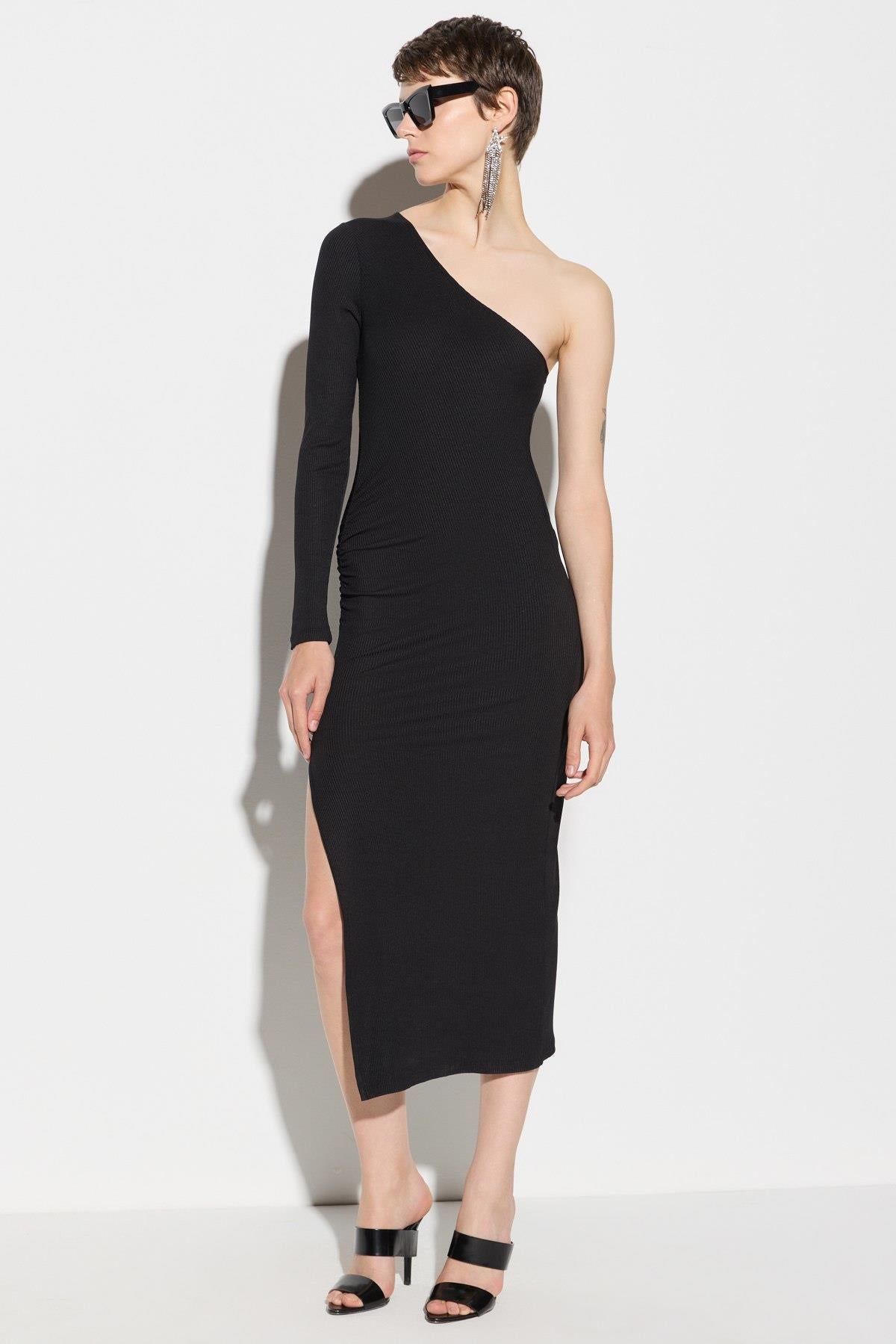Midikleid mit einem Träger