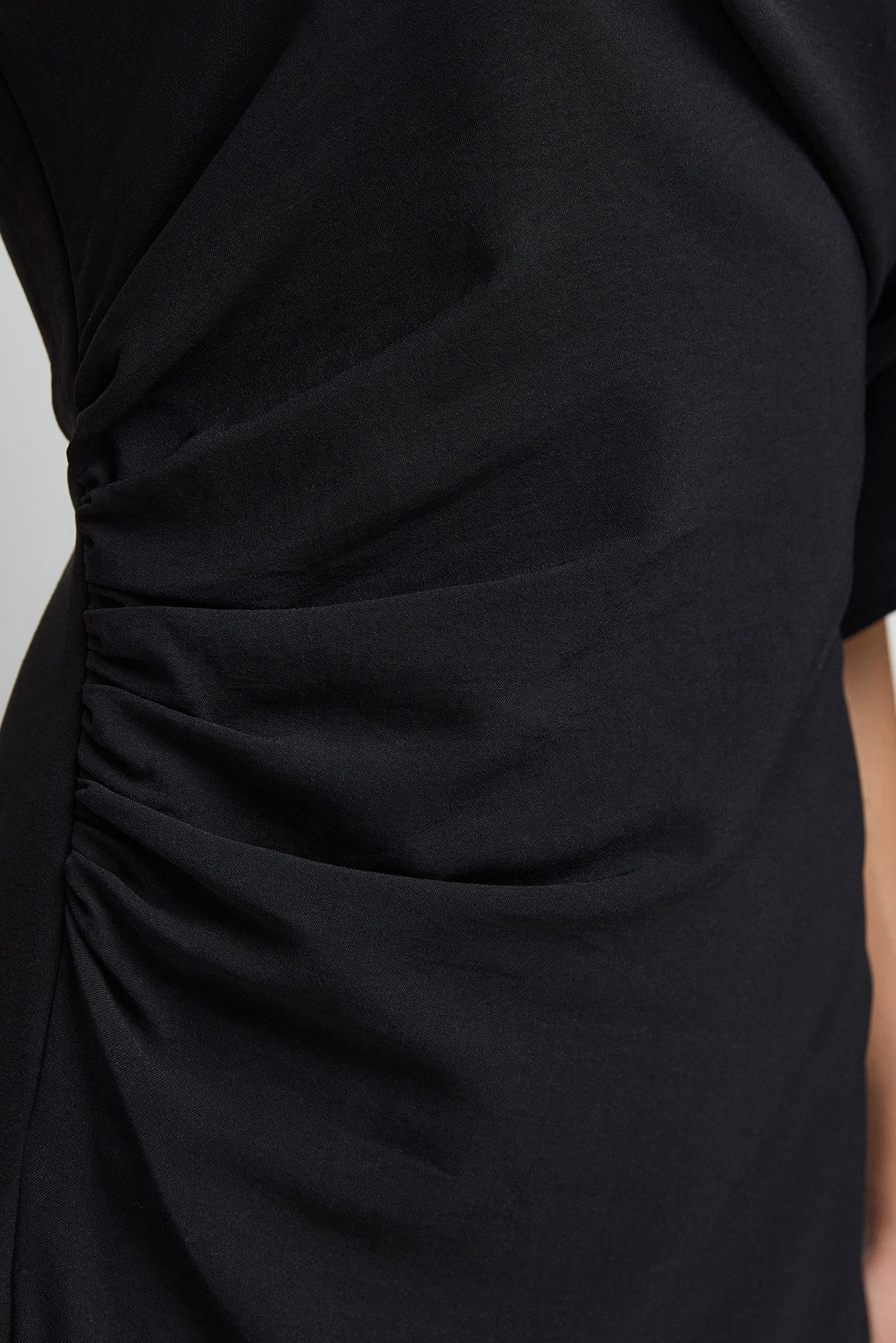 Minikleid mit einer Schulter