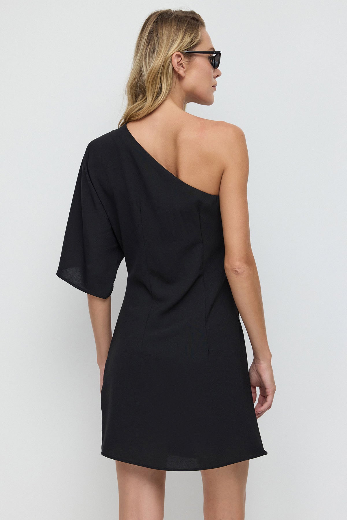Minikleid mit einer Schulter