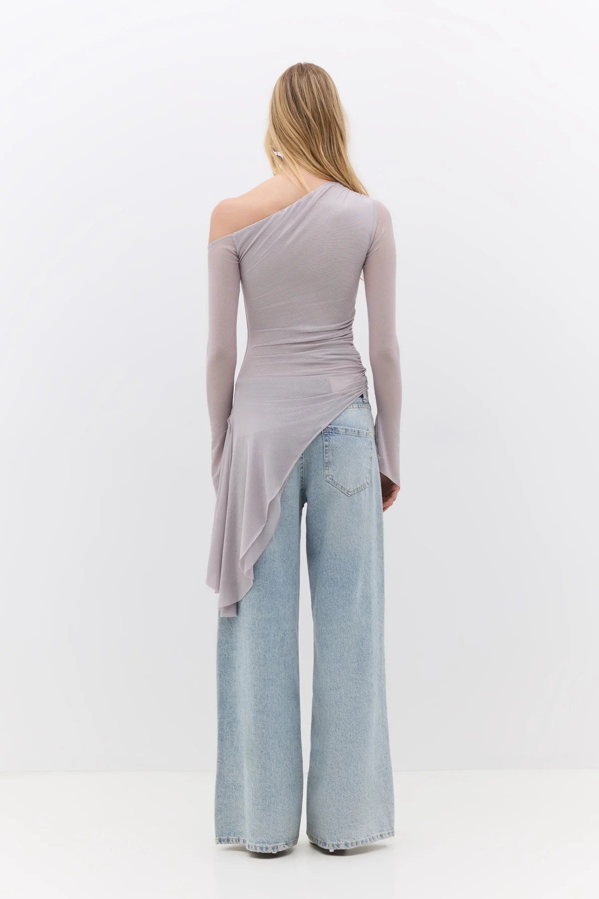 Tüllbluse mit einer Schulter