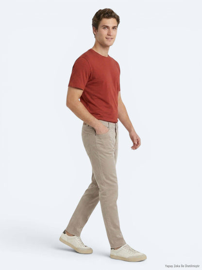 Rotes Unifarben T-Shirt
