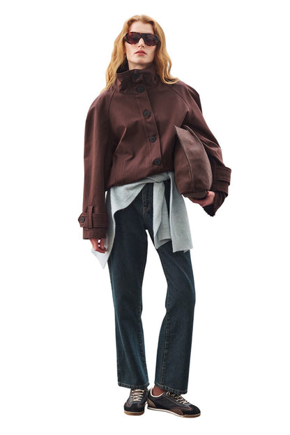 Schwarze Bomberjacke im Trenchcoat-Stil.