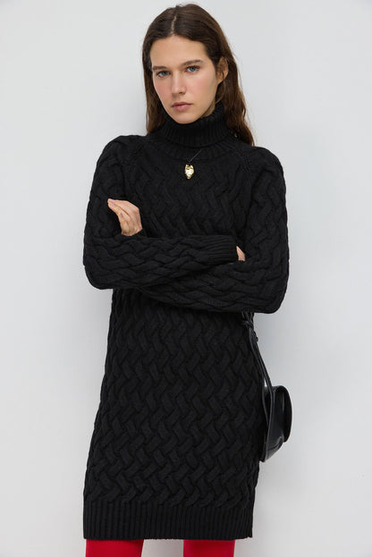 Rollkragen-Strickkleid