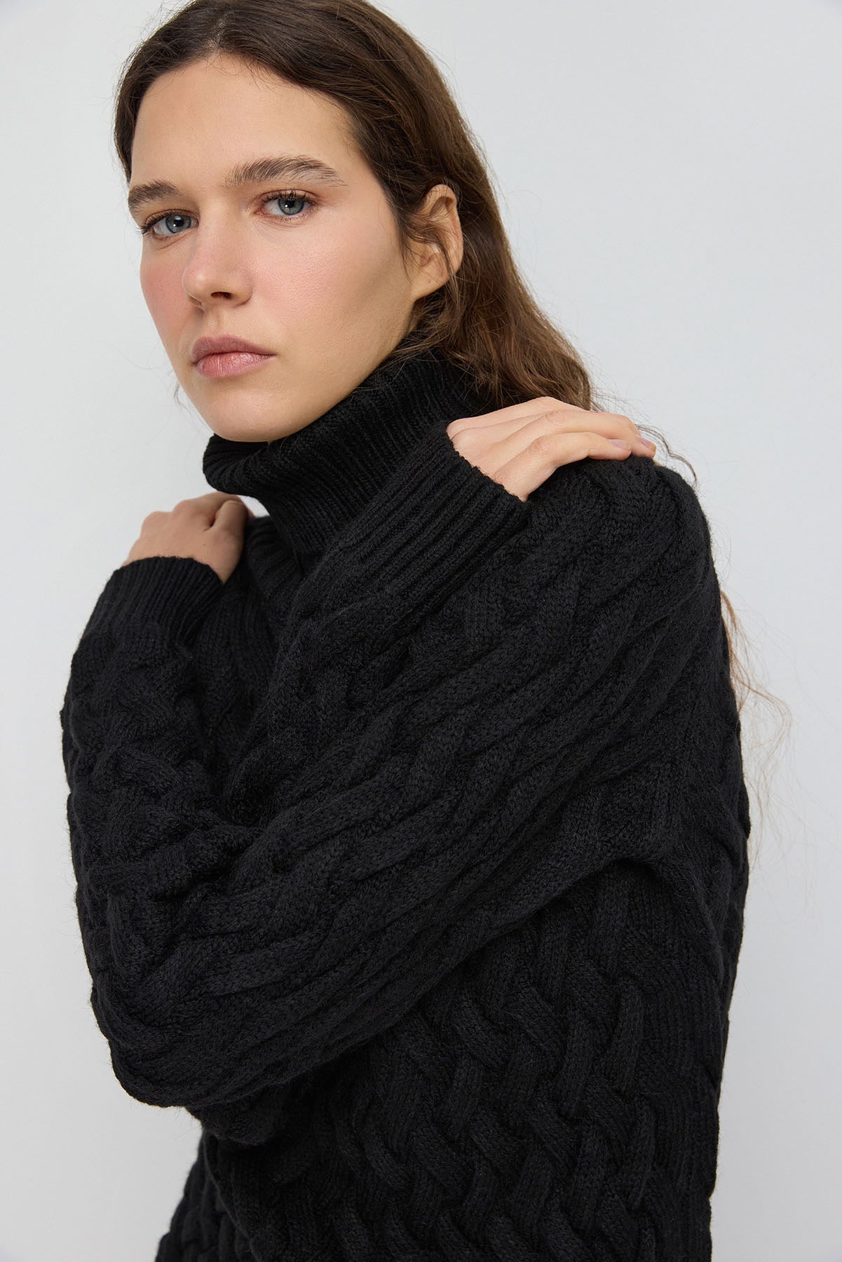 Rollkragen-Strickkleid