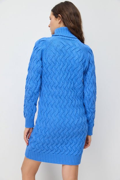 Rollkragen-Strickkleid