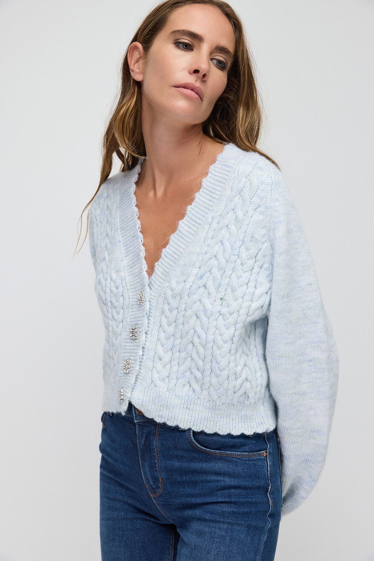 Strickcardigan mit Steinverzierungen und Knöpfen