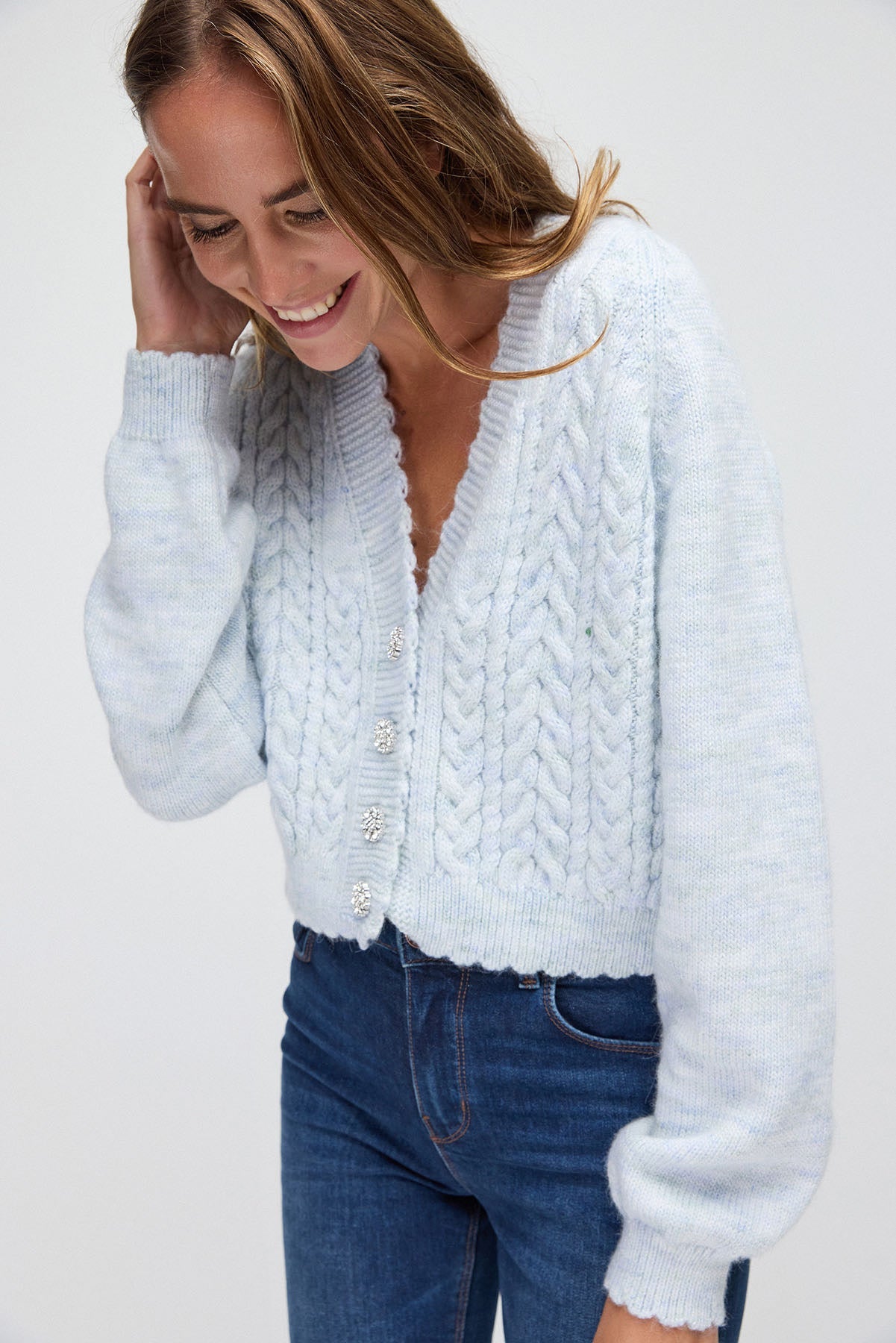 Strickcardigan mit Steinverzierungen und Knöpfen