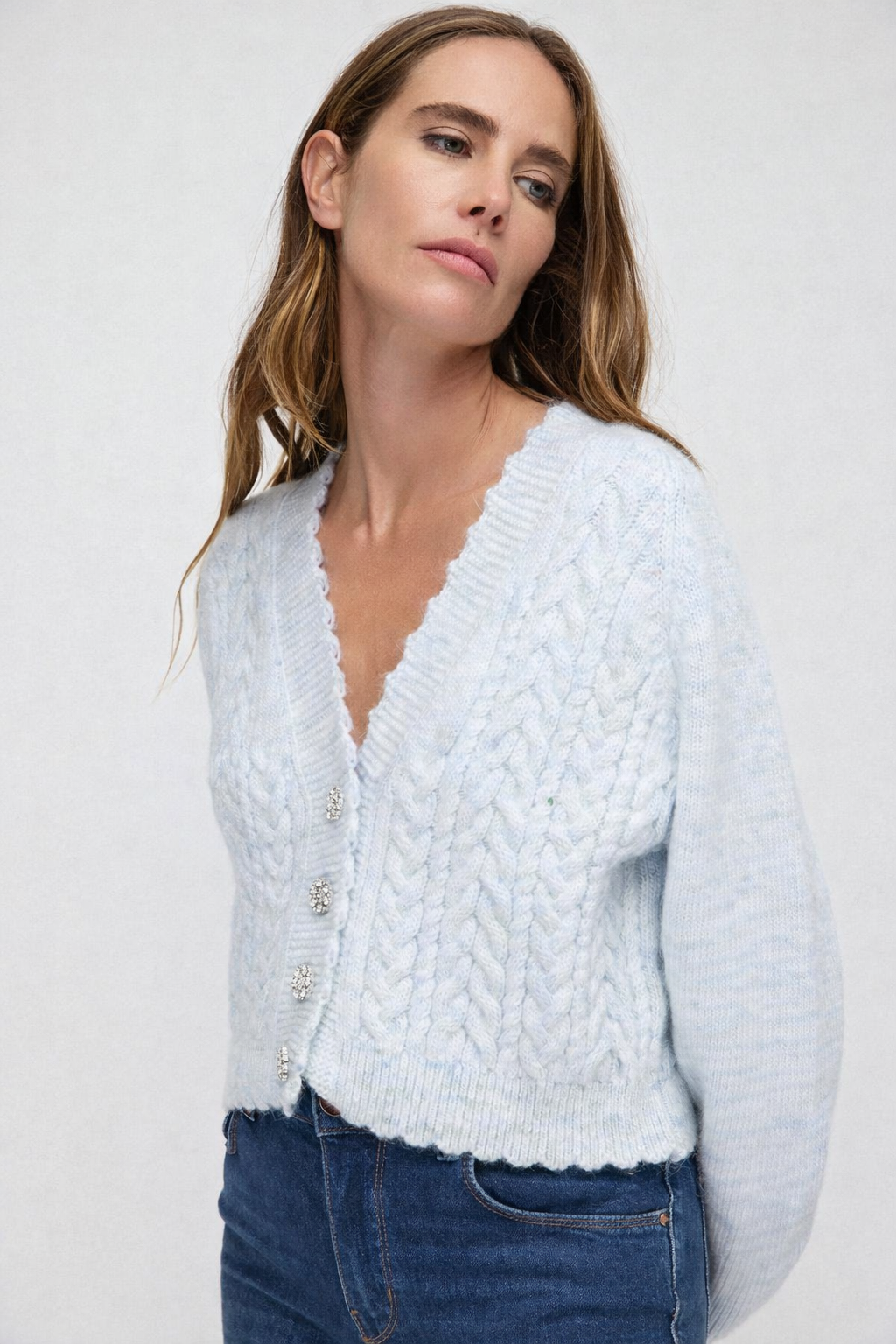 Strickcardigan mit Steinverzierungen und Knöpfen