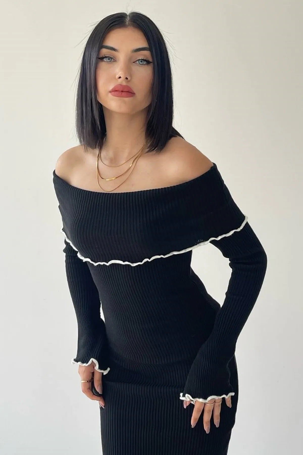 Langärmeliges Midikleid mit Carmen-Ausschnitt