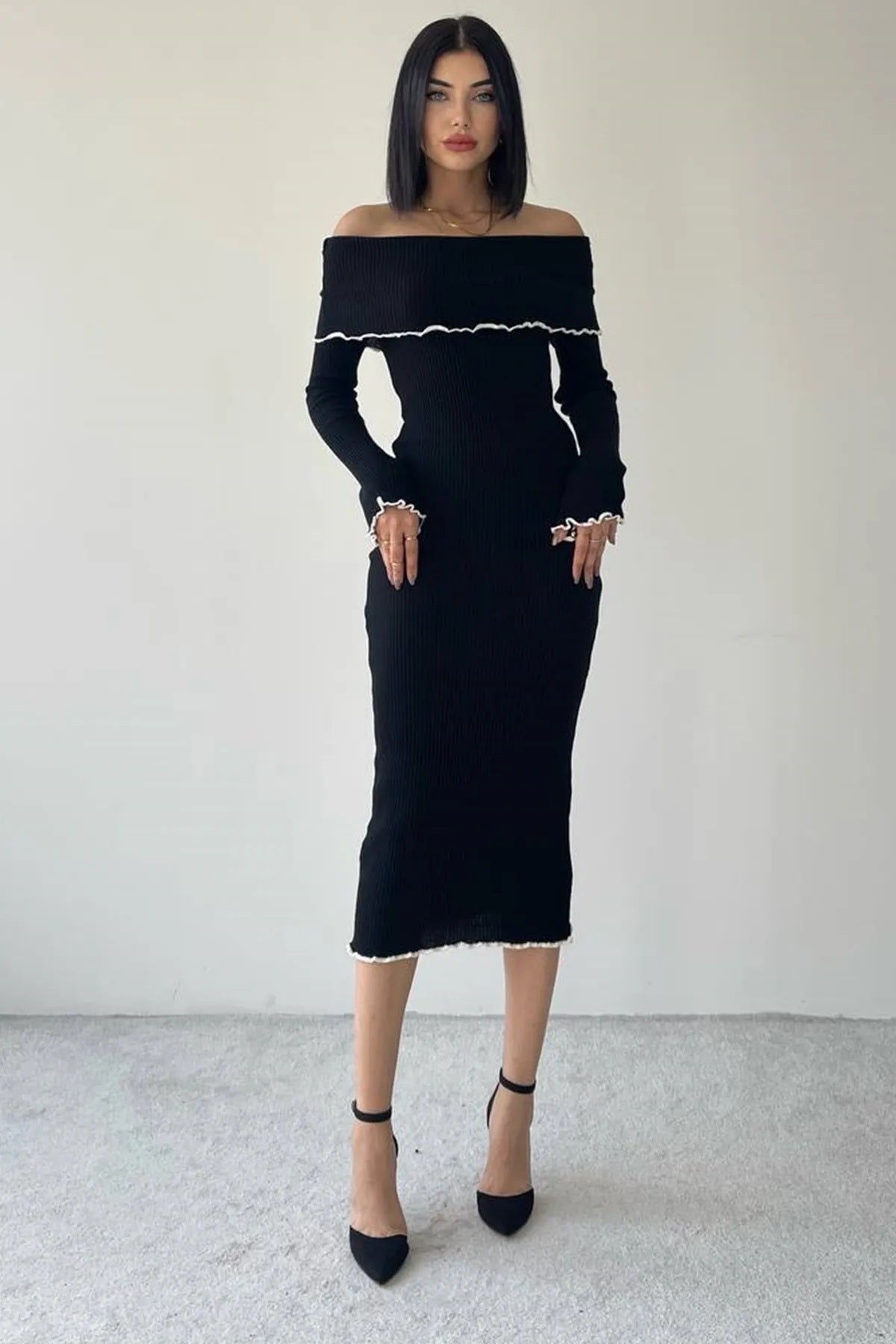 Langärmeliges Midikleid mit Carmen-Ausschnitt
