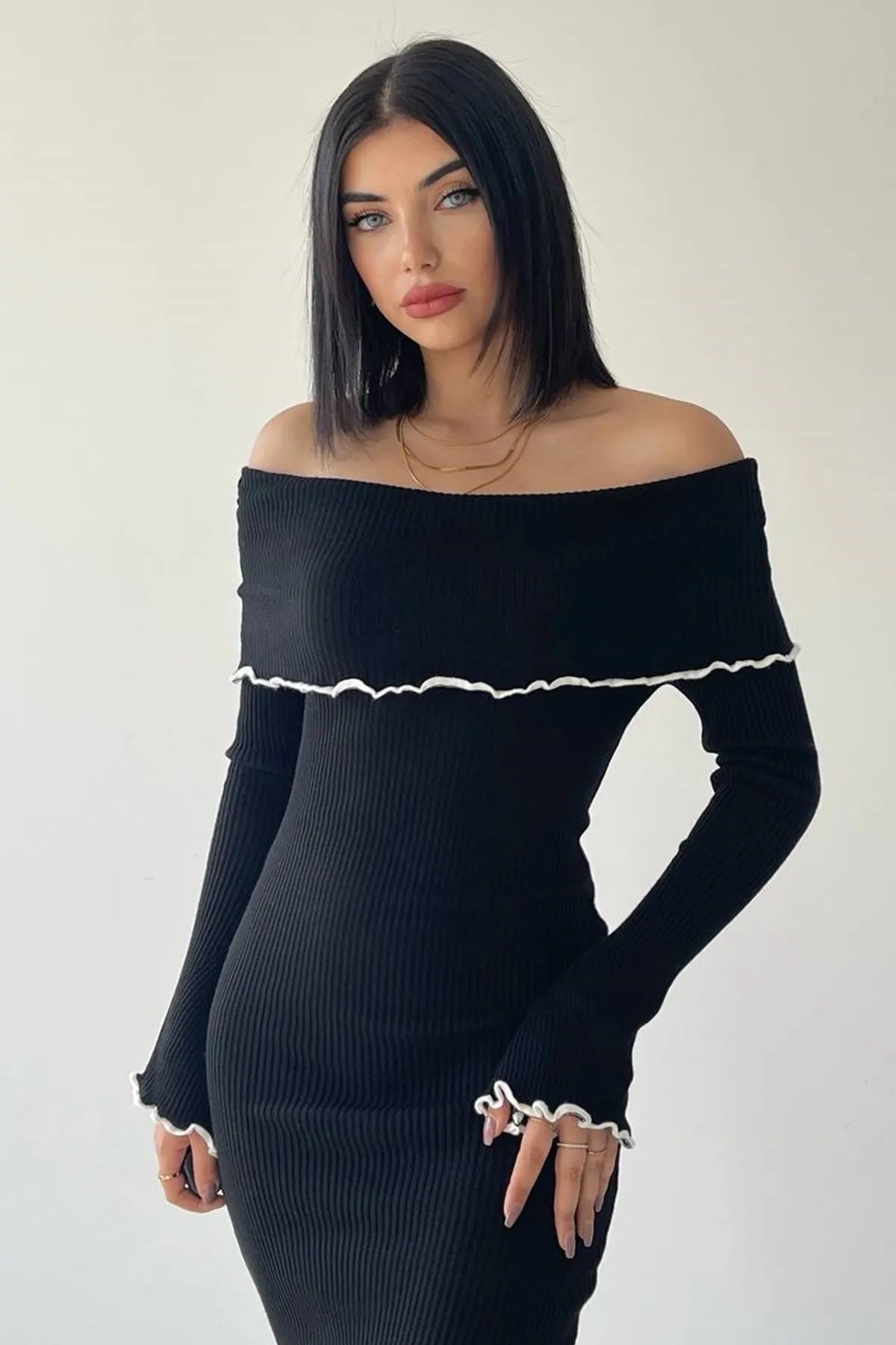 Langärmeliges Midikleid mit Carmen-Ausschnitt
