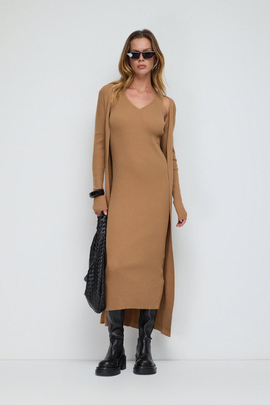 Zweiteiliges Set aus Strickkleid und Strickjacke