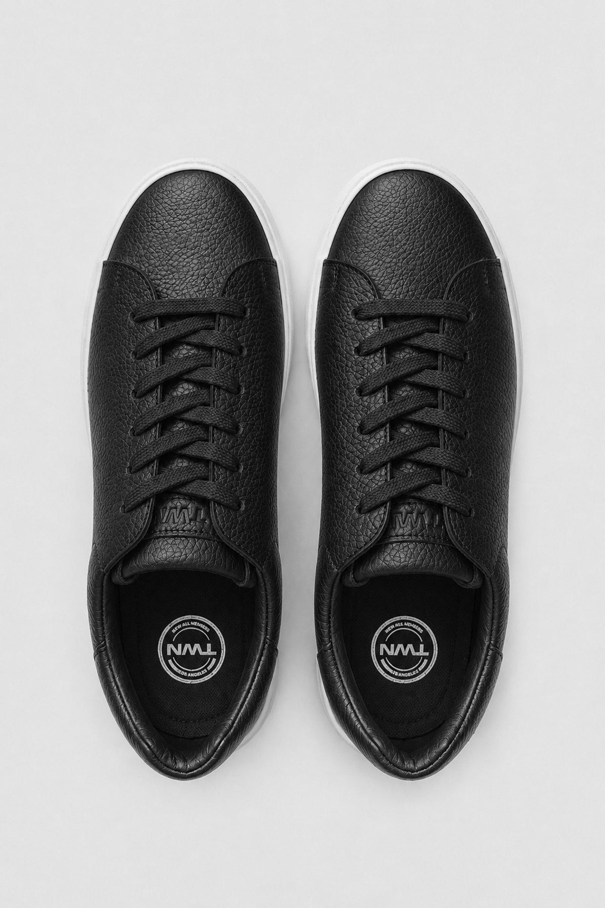 Schwarze Schnürschuhe mit dicker Sohle
