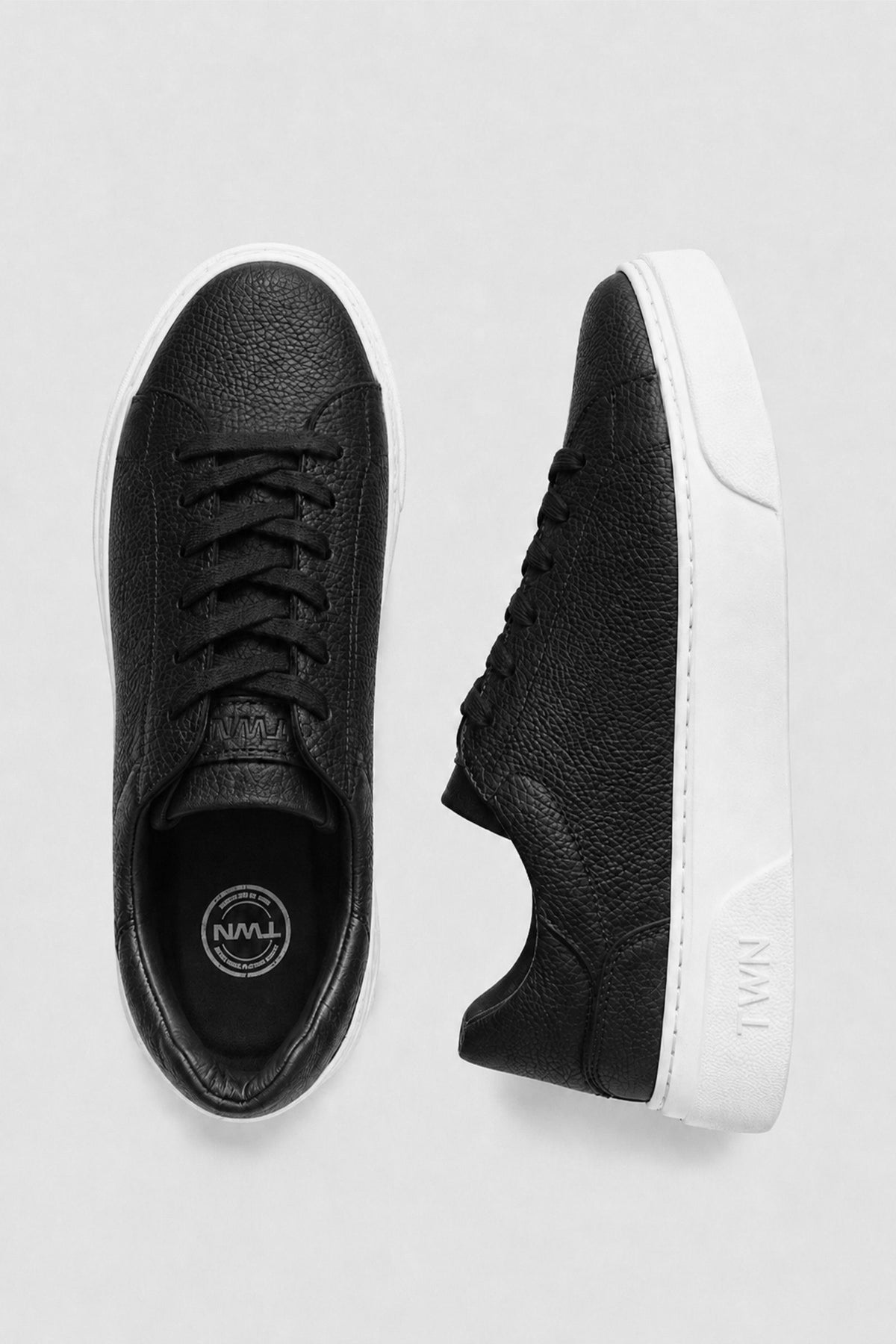 Schwarze Schnürschuhe mit dicker Sohle