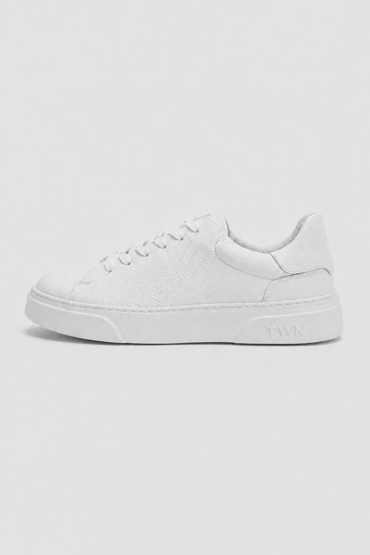 Schwarze Schnürschuhe mit dicker Sohle