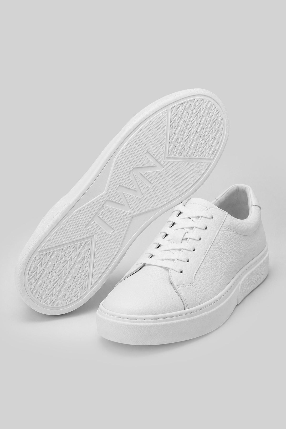 Schwarze Schnürschuhe mit dicker Sohle
