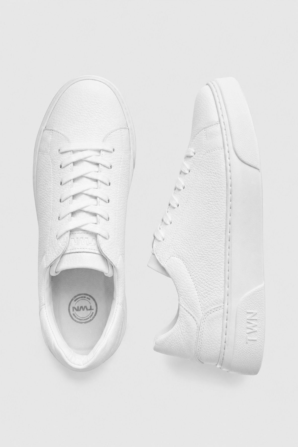 Schwarze Schnürschuhe mit dicker Sohle