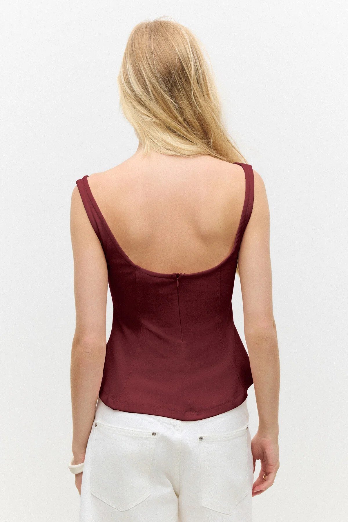 Oberteil mit U-Ausschnitt und breiten Trägern