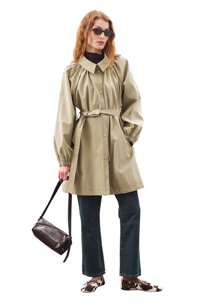 ÜBERGRÖSSERTER BINDE-MIDI-TRENCHMANTEL IN KHAKI