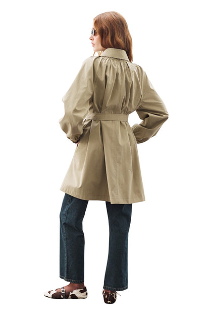 ÜBERGRÖSSERTER BINDE-MIDI-TRENCHMANTEL IN KHAKI