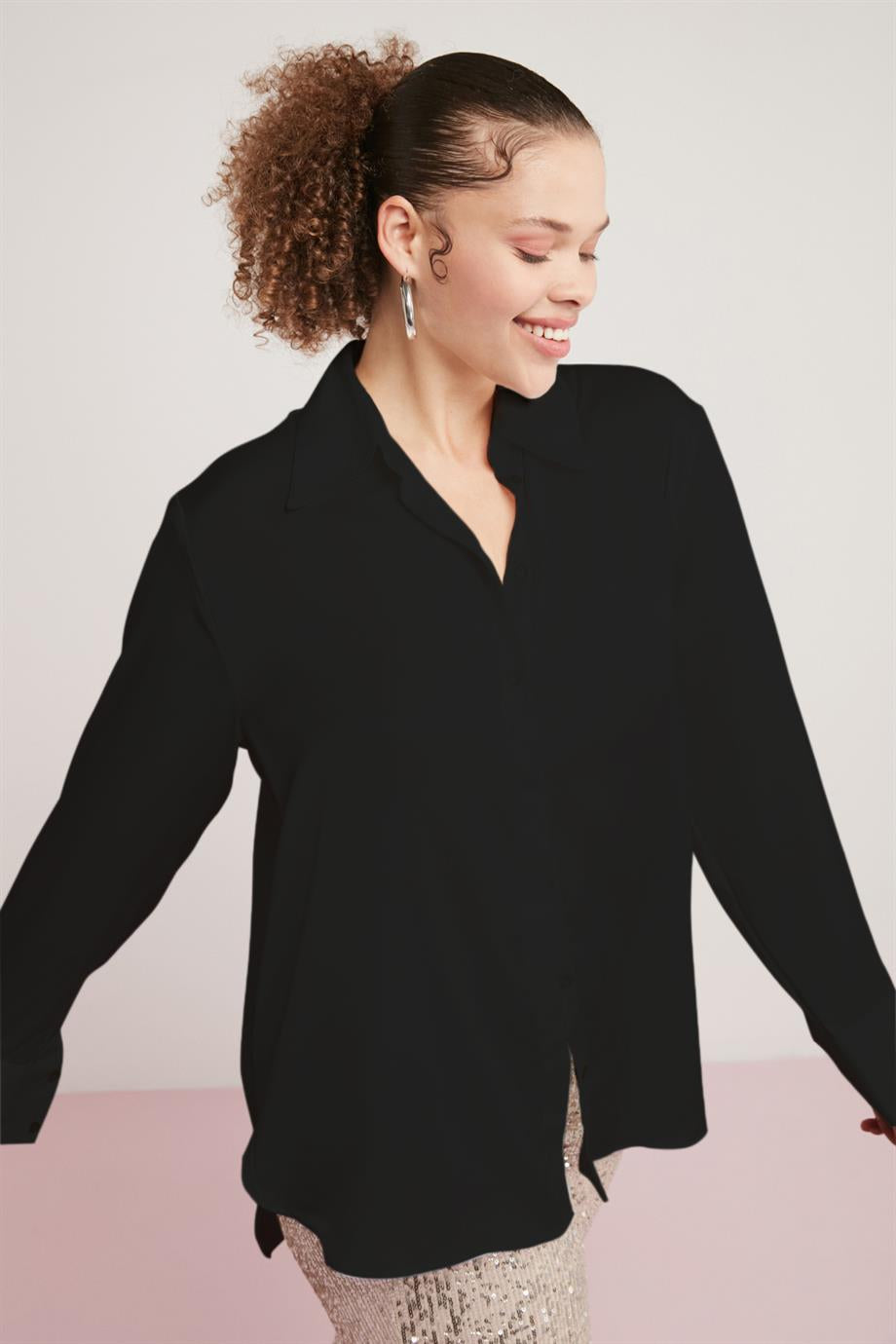 ETHIQUET ULIANA Damen Satin Übergröße Shirt Schwarz