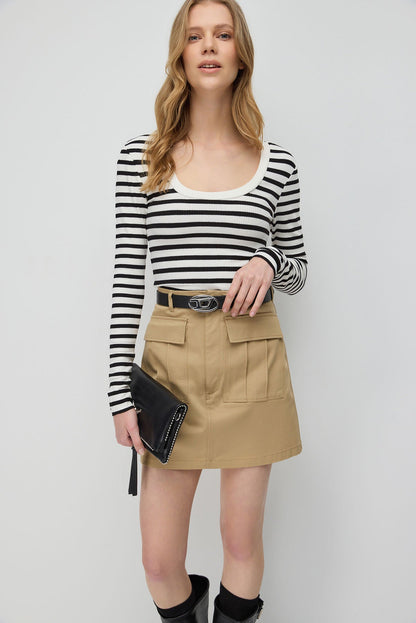 Langärmeliges, gestreiftes T-Shirt mit V-Ausschnitt