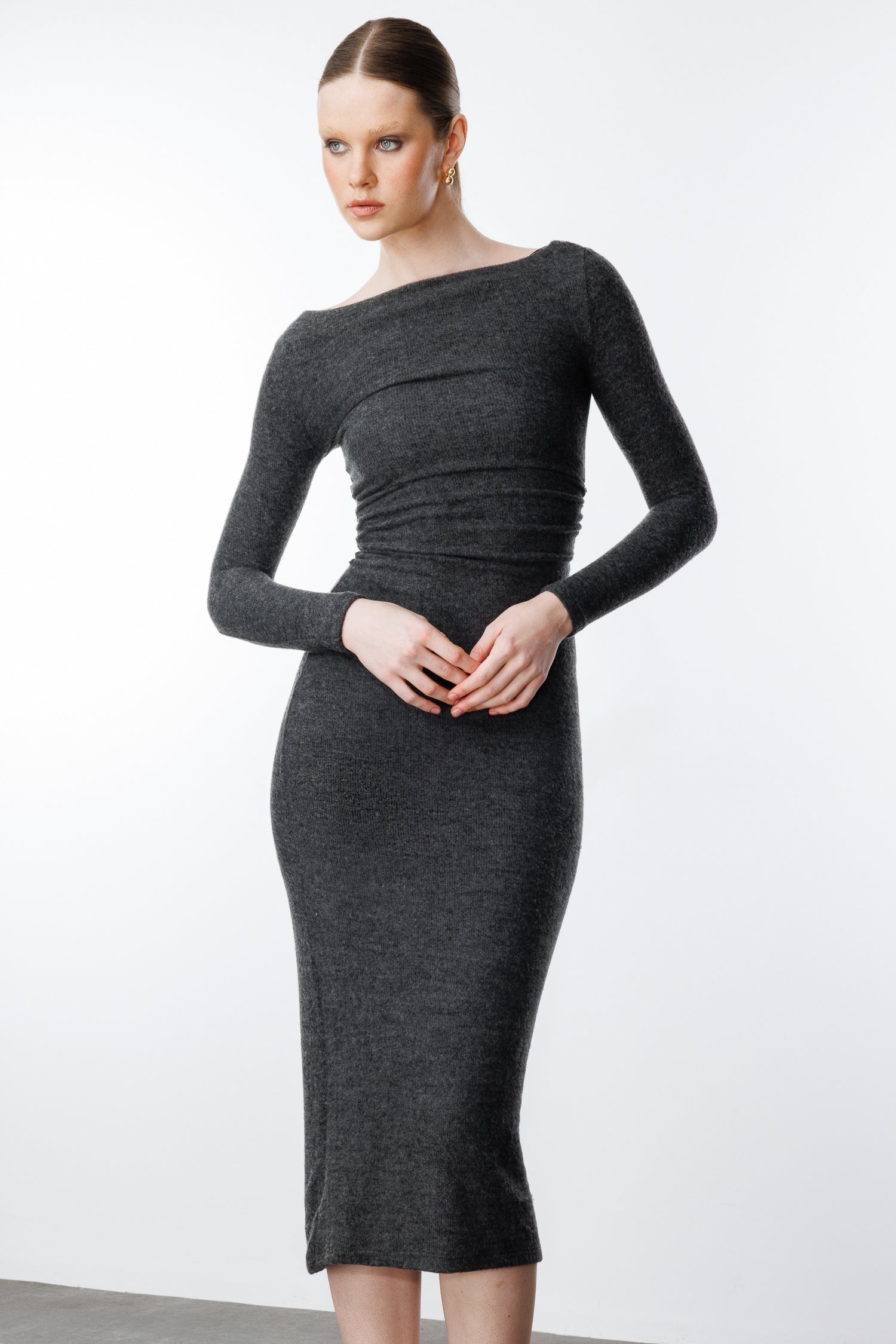 Langärmeliges, schlichtes Midikleid