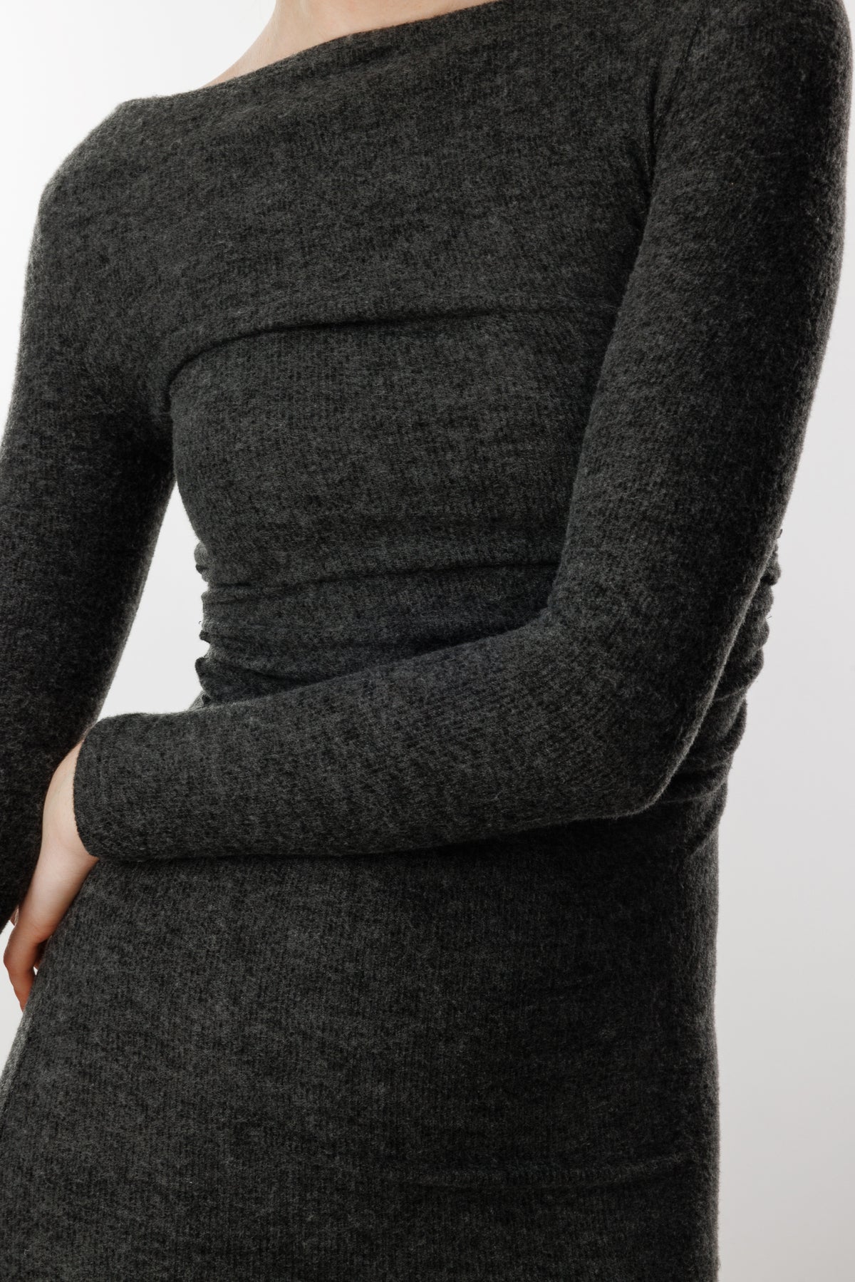 Langärmeliges, schlichtes Midikleid