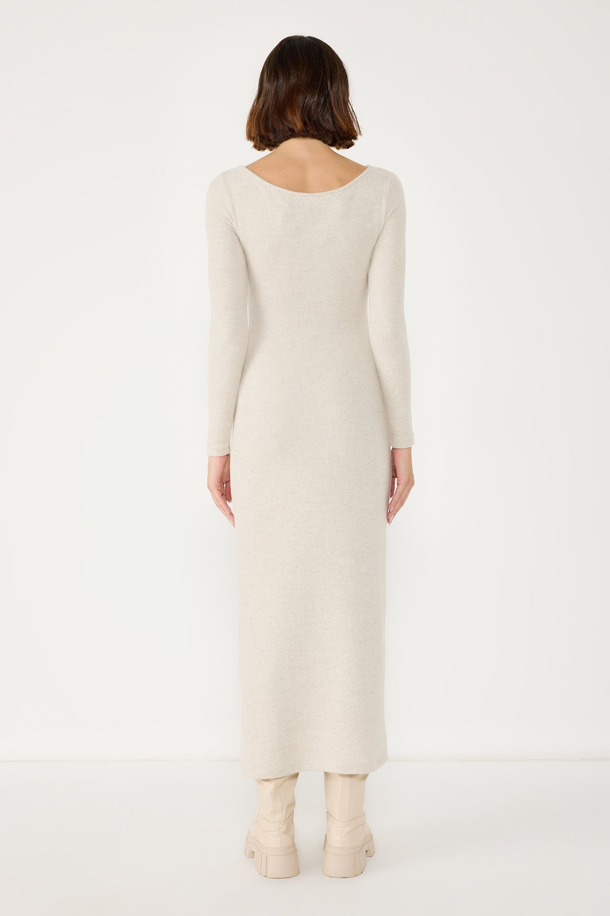 Langärmeliges, schlichtes Midikleid