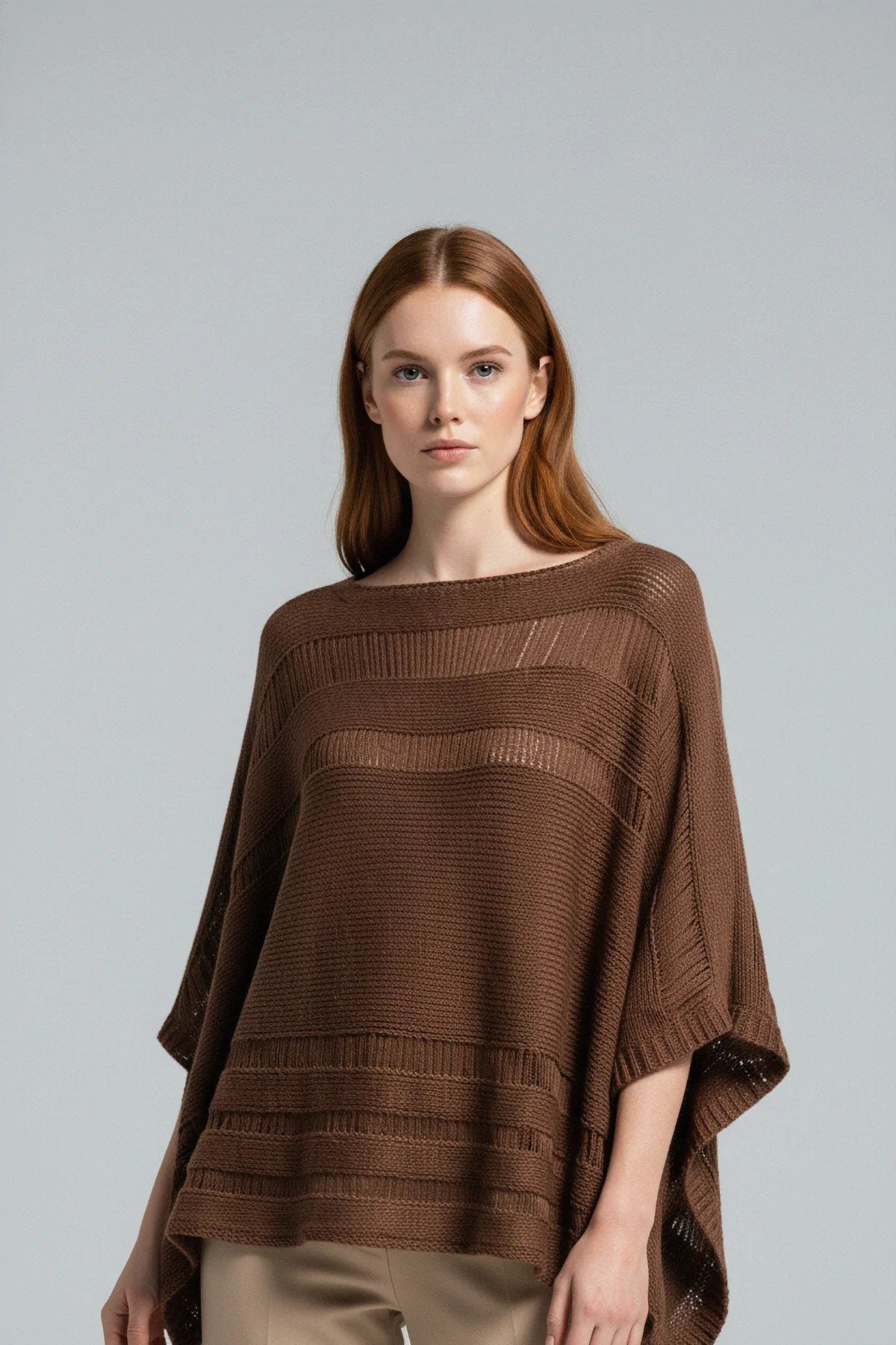 Langärmeliger, locker geschnittener Strickpullover.