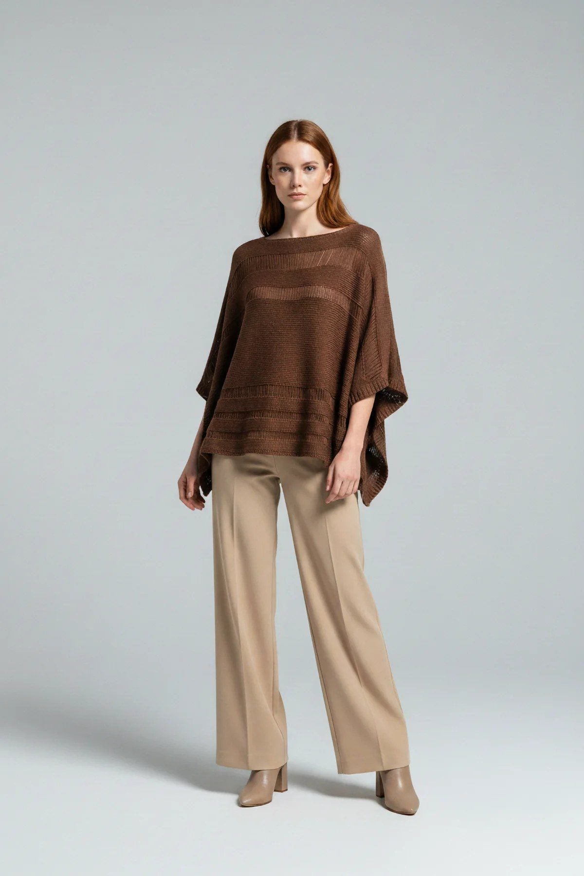 Langärmeliger, locker geschnittener Strickpullover.