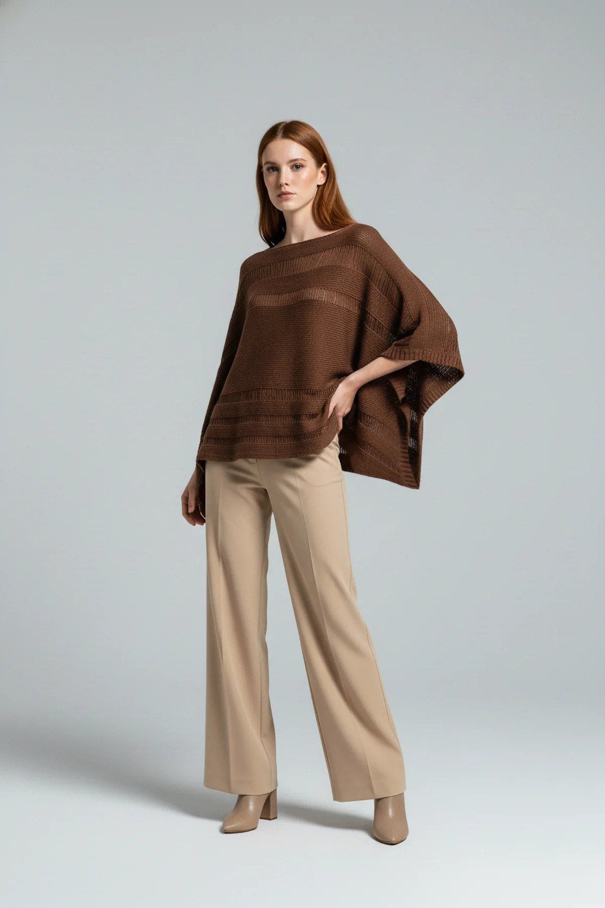 Langärmeliger, locker geschnittener Strickpullover.