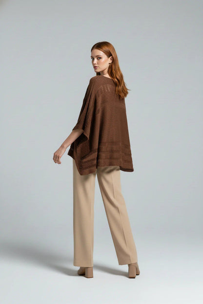 Langärmeliger, locker geschnittener Strickpullover.