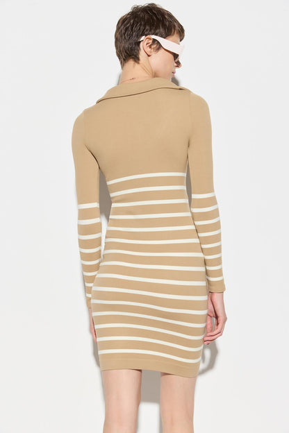 Langärmeliges Kleid mit V-Ausschnitt