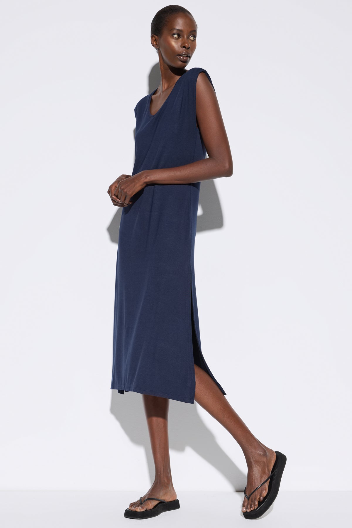 Kleid mit V-Ausschnitt
