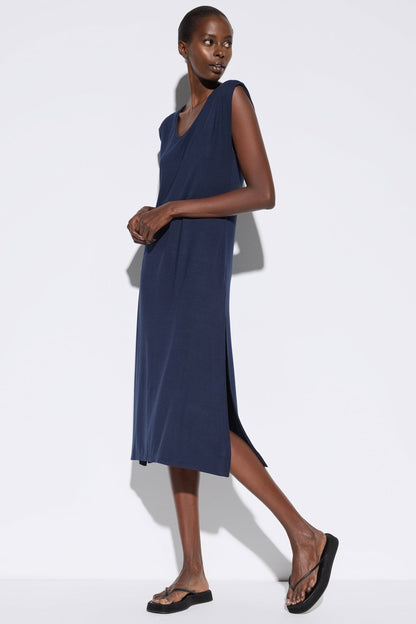 Kleid mit V-Ausschnitt