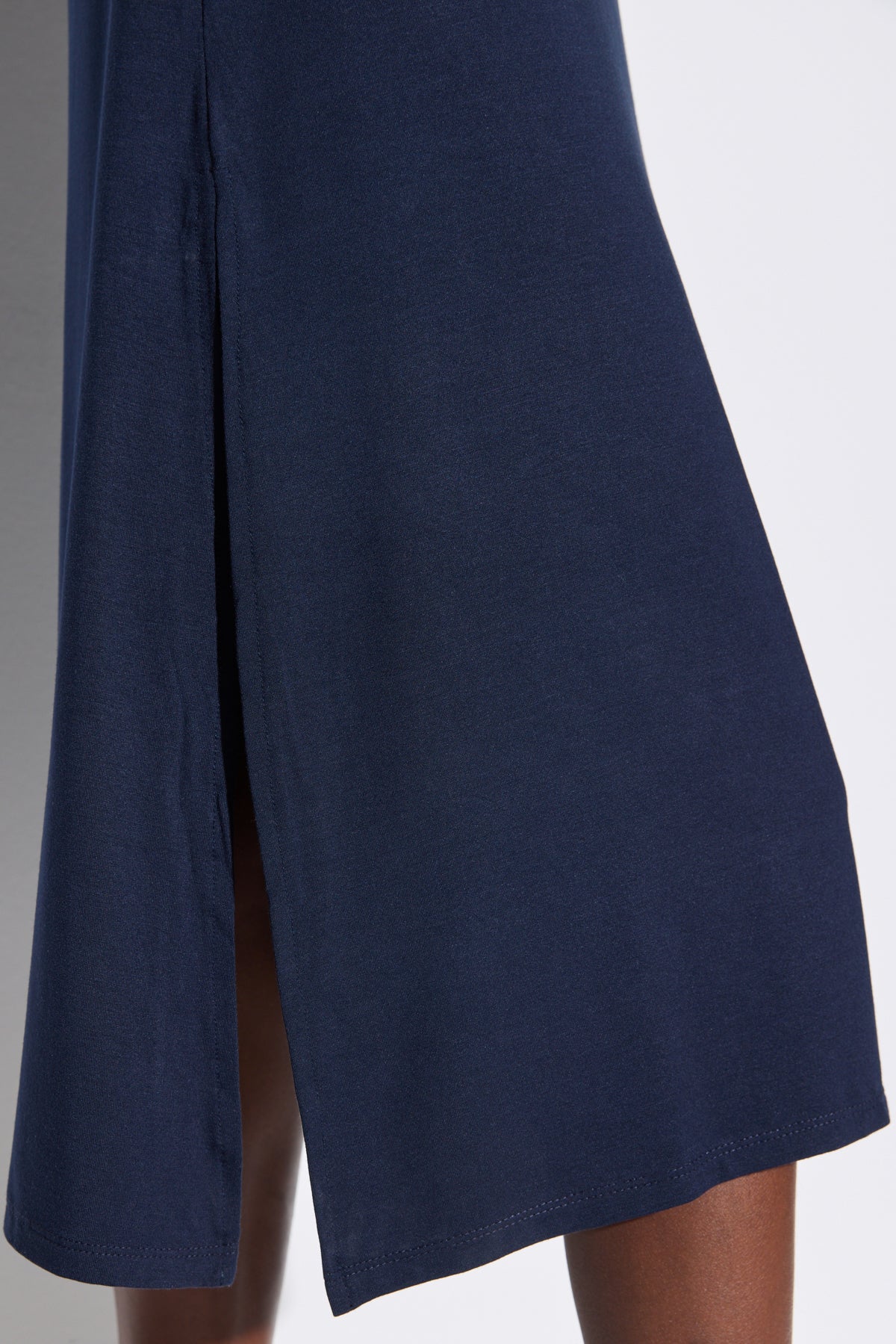 Kleid mit V-Ausschnitt