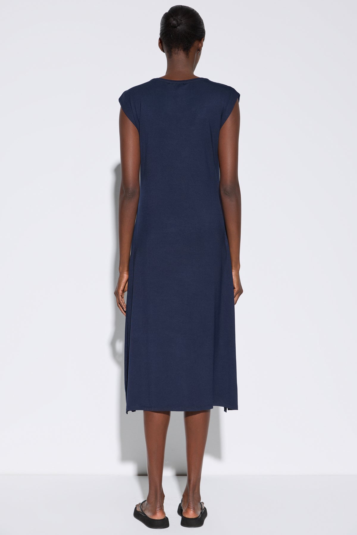 Kleid mit V-Ausschnitt
