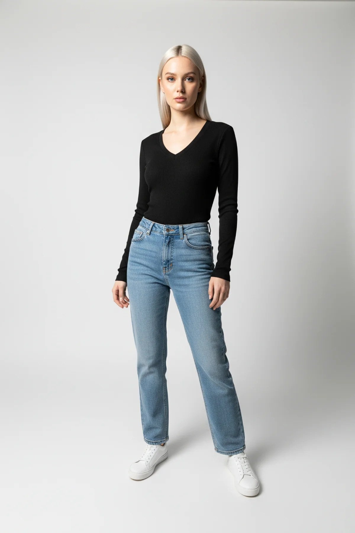 Basic-T-Shirt mit V-Ausschnitt und kurzen Ärmeln