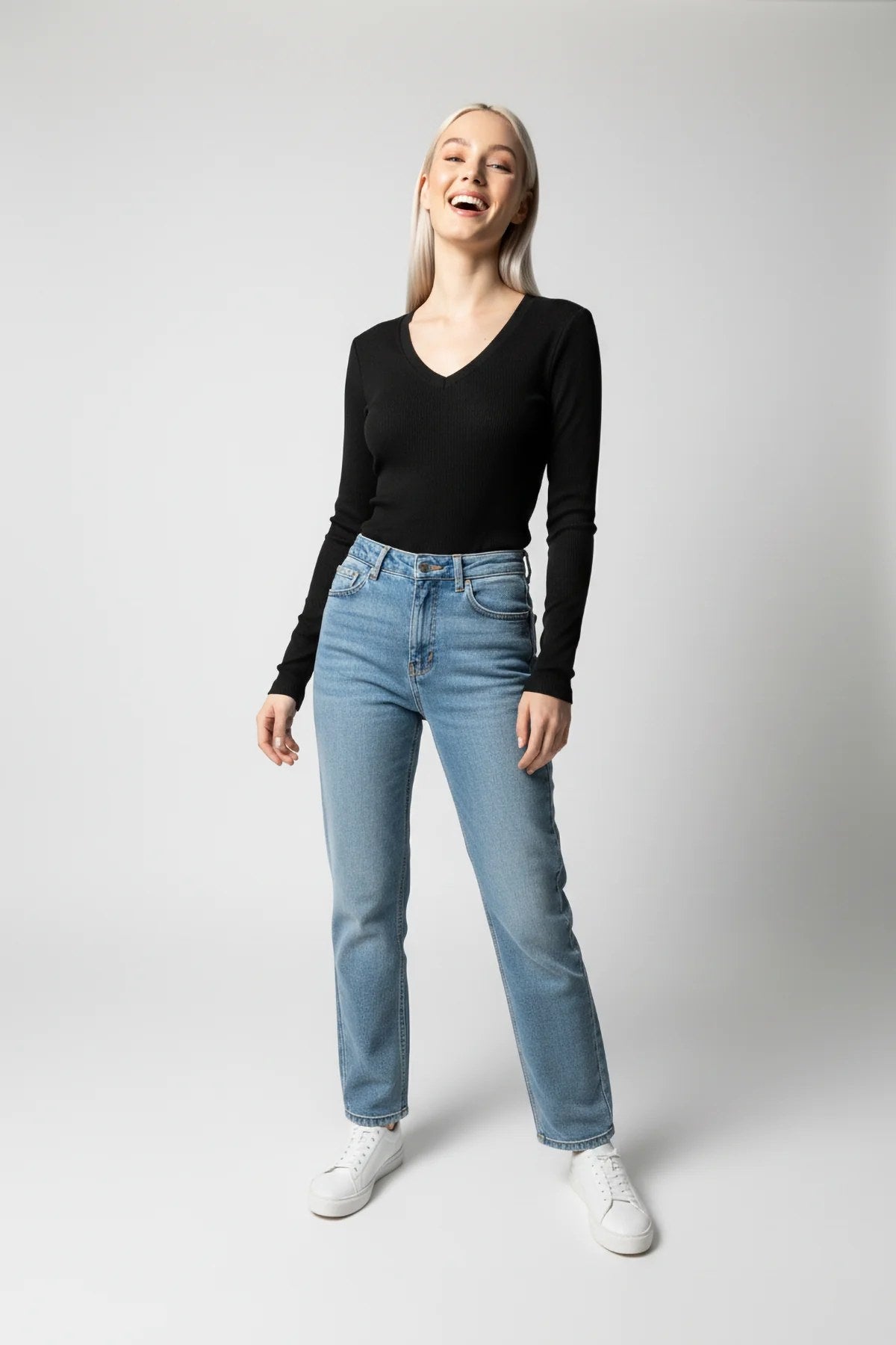 Basic-T-Shirt mit V-Ausschnitt und kurzen Ärmeln