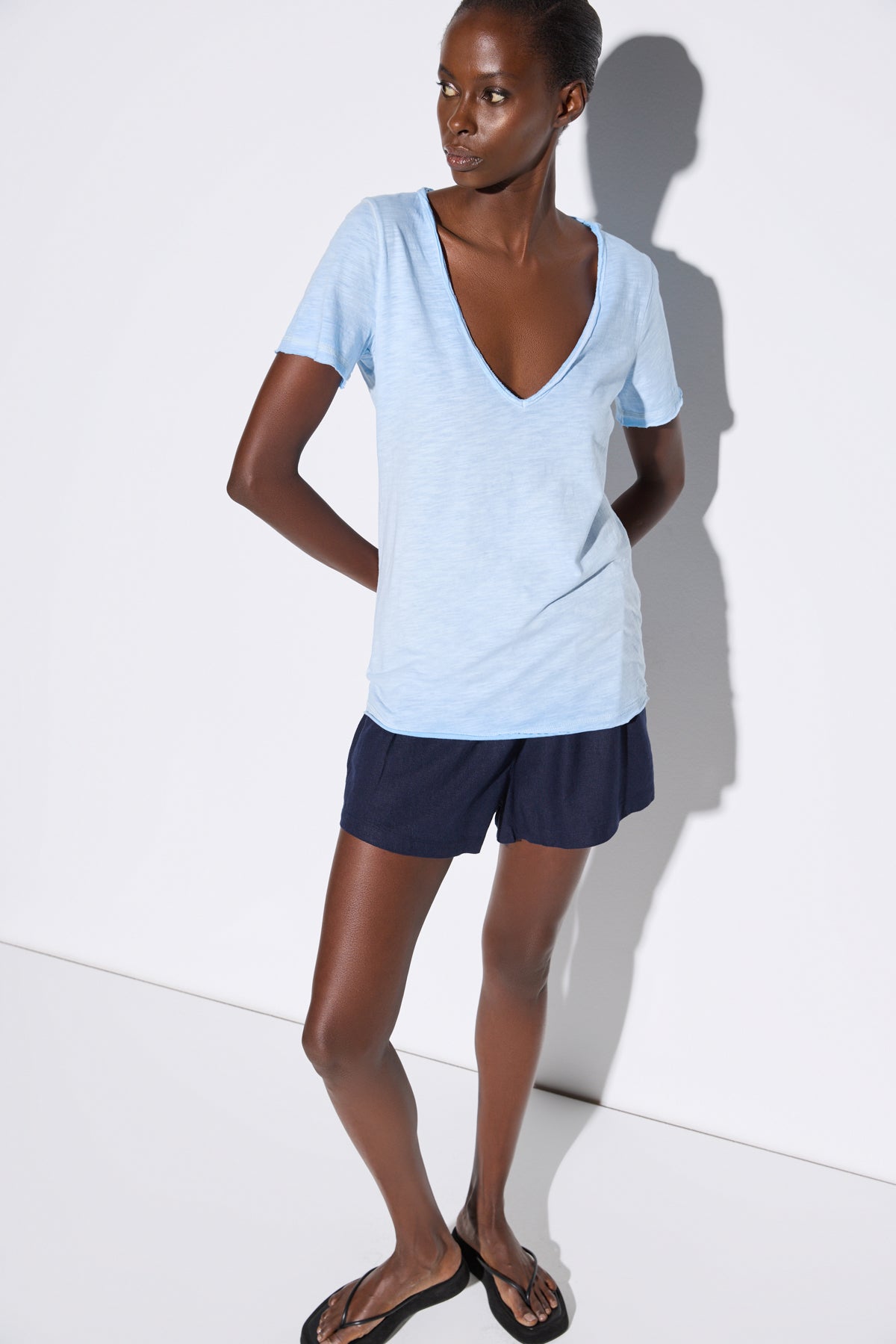 Basic-T-Shirt mit V-Ausschnitt