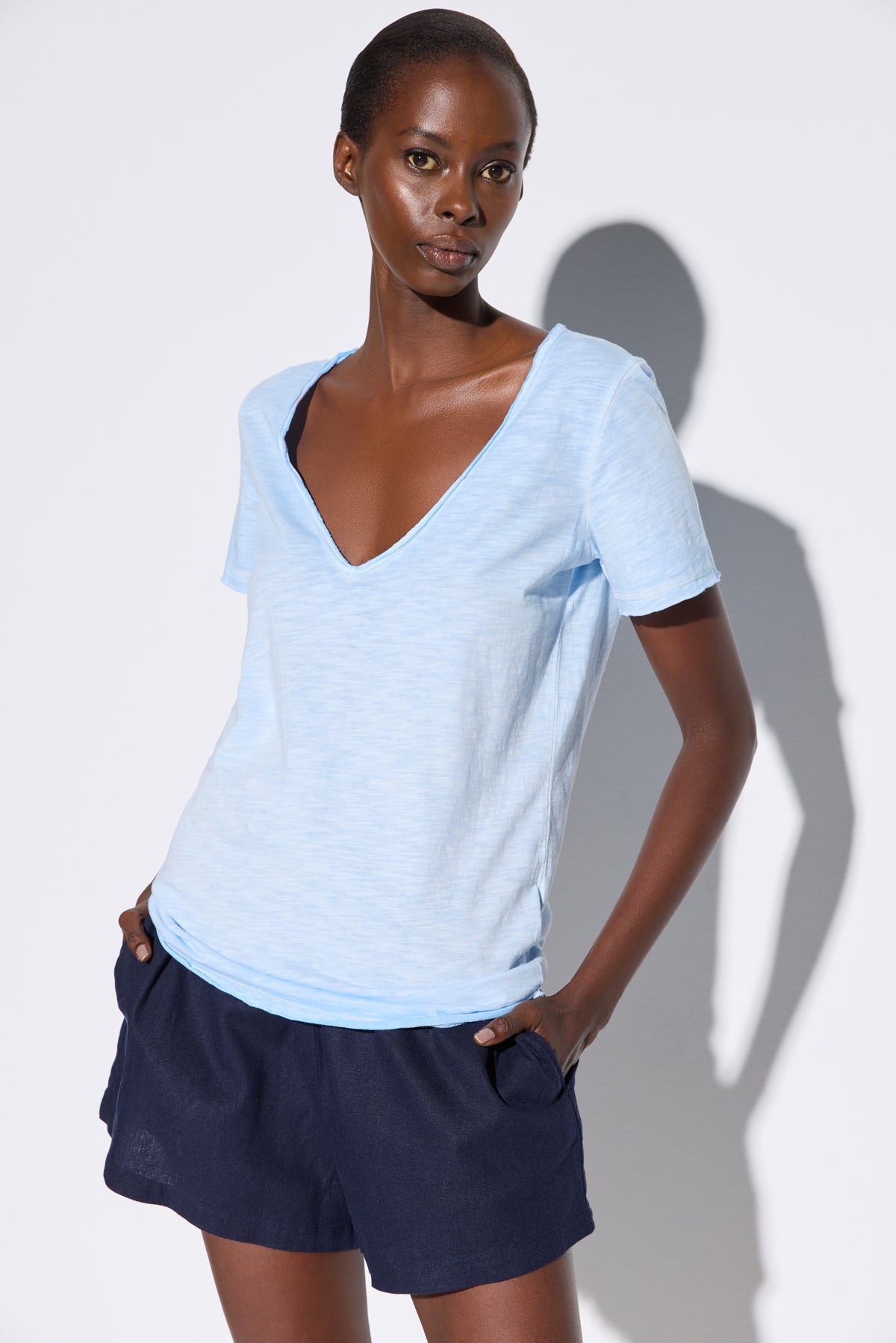 Basic-T-Shirt mit V-Ausschnitt