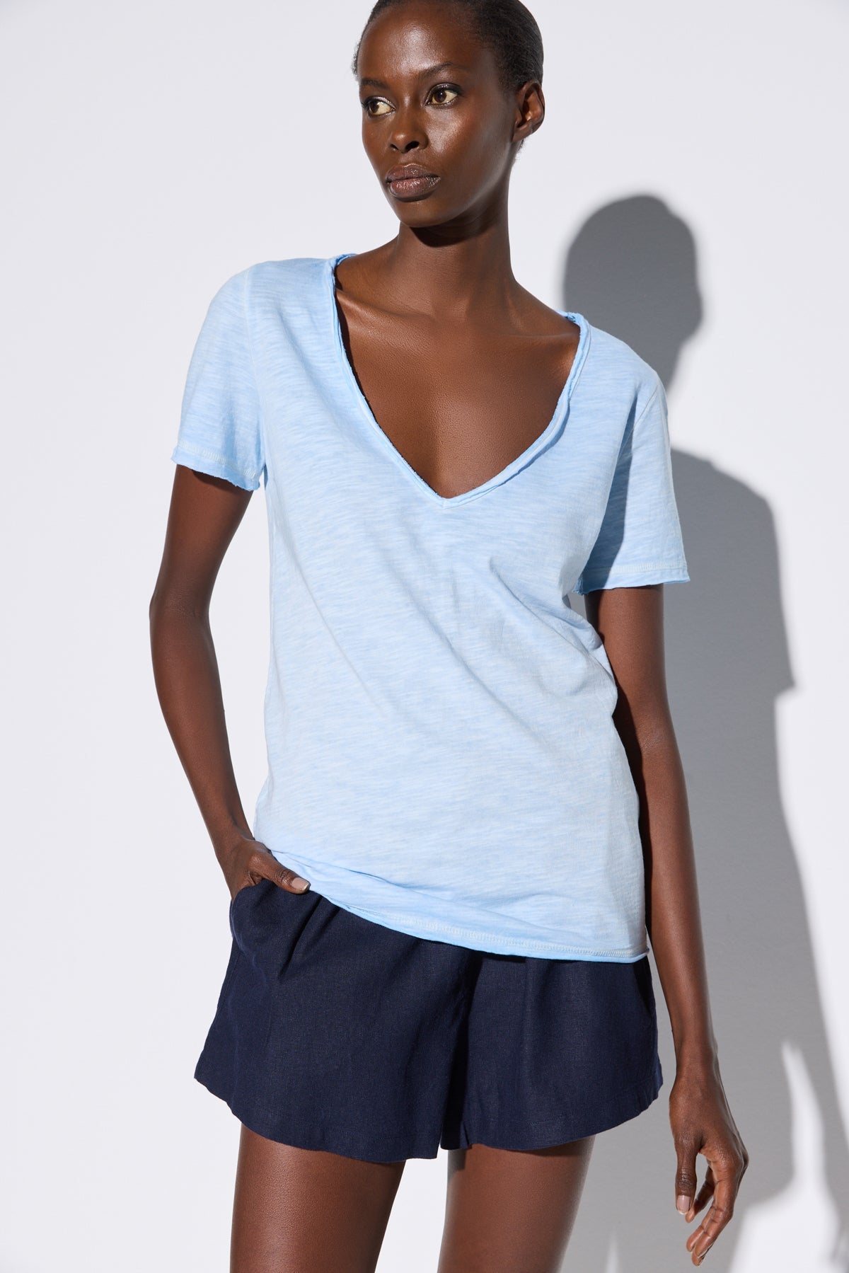 Basic-T-Shirt mit V-Ausschnitt