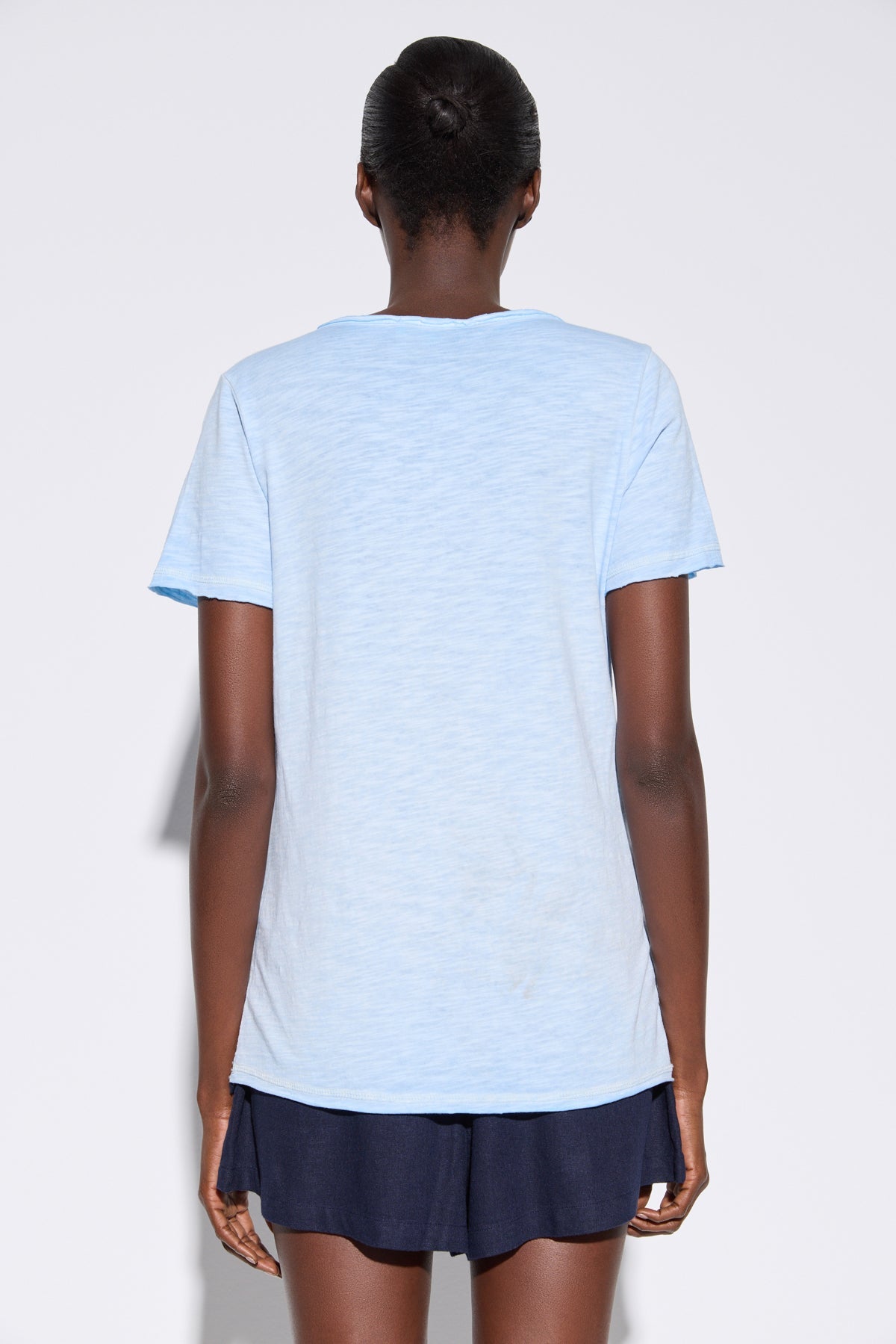 Basic-T-Shirt mit V-Ausschnitt