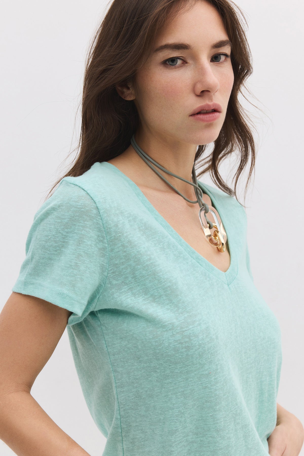 Basic-T-Shirt aus Leinen mit V-Ausschnitt