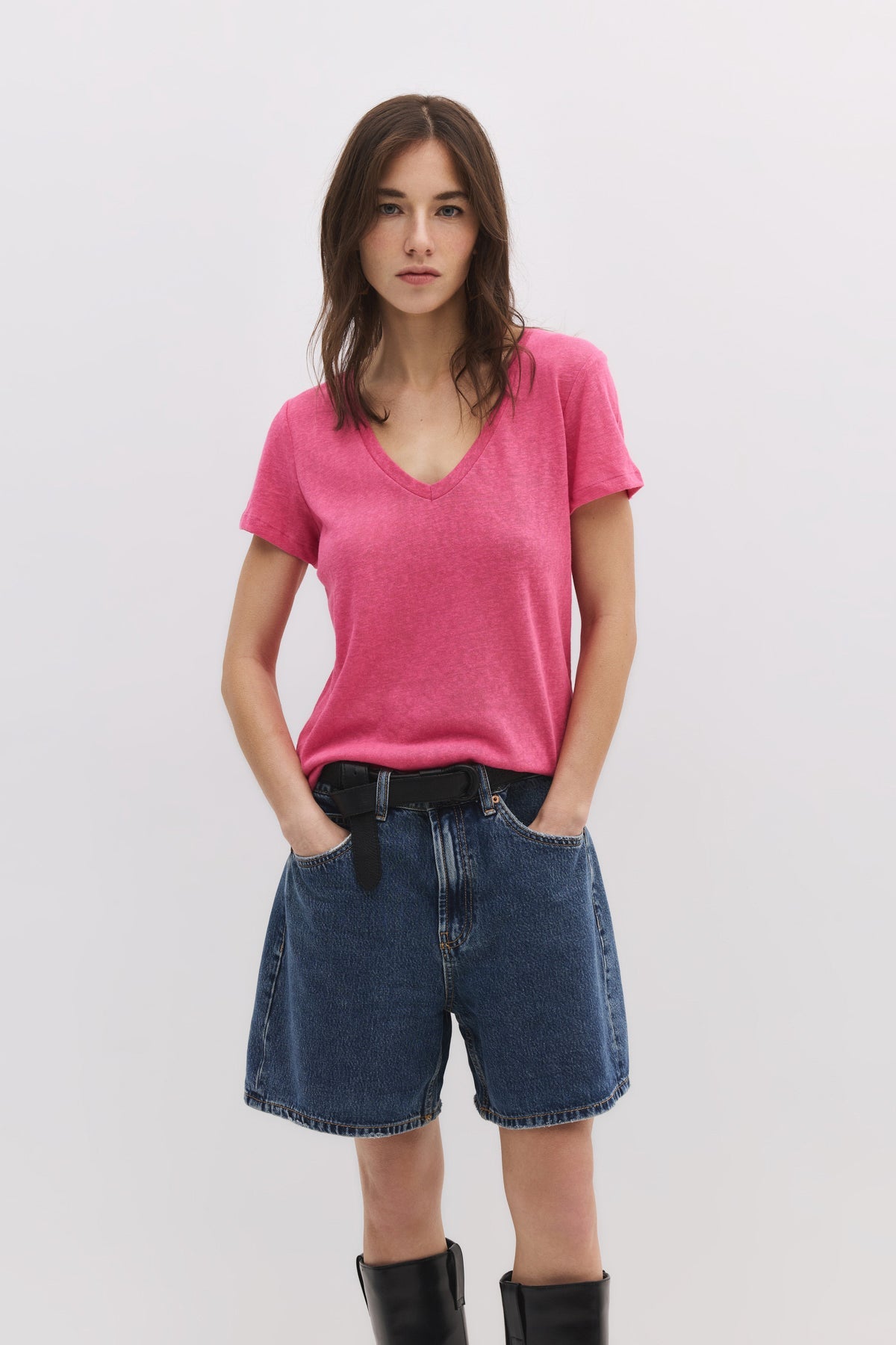 Basic-T-Shirt aus Leinen mit V-Ausschnitt